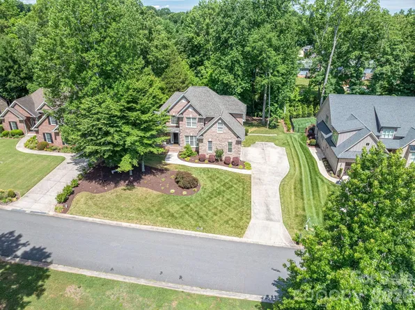 4017 Foxes Trl, Cramerton, NC 28032