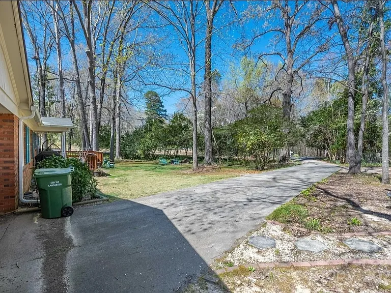 1010 Sherwood Cir — Photo 64