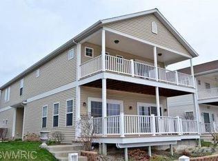 405 Island Pointe Dr, Saint Joseph, MI 49085
