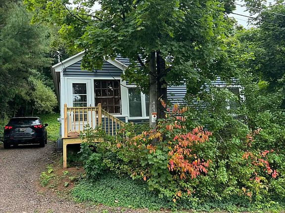 2nd image of 242 Hill St