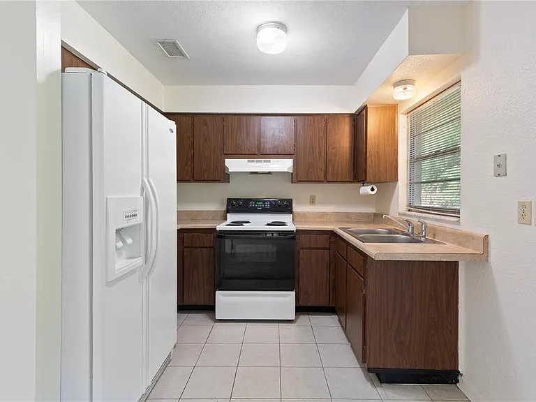 12215 Leanne Dr — Photo 7