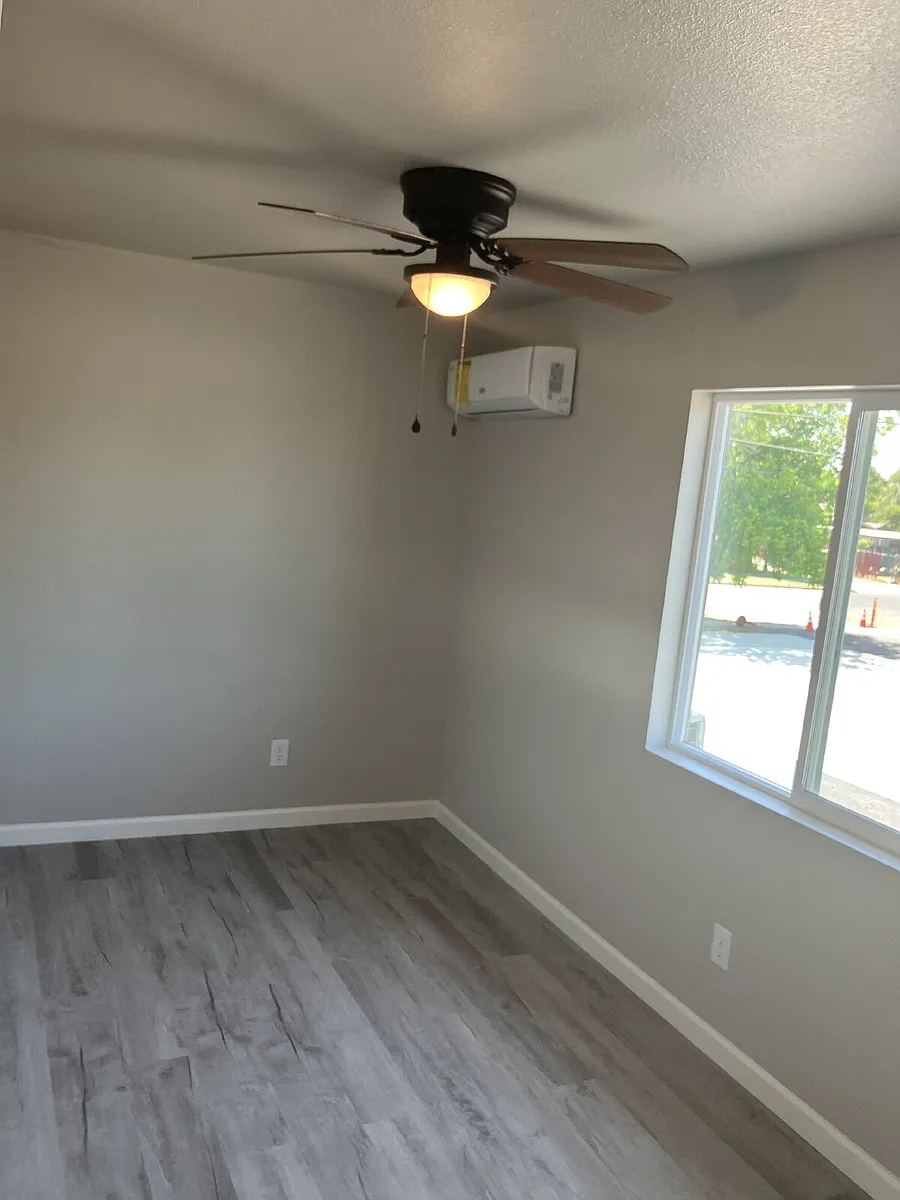 Building Photo - 1855 D St #9