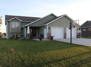 812 Greenway Blvd SE, East Grand Forks, MN 56721