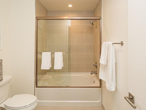 5th image of 11269 Camarillo St #204