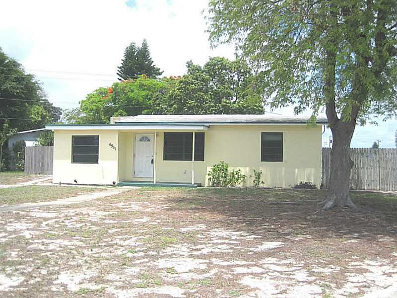 1st image of 4551 NE 6th Ave