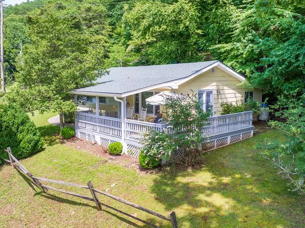 1473 E Hickory Knoll Rd, Franklin, NC 28734