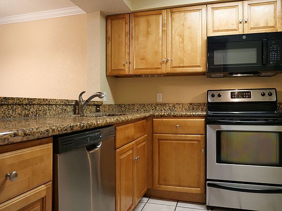 5th image of 14037 Fairway Island Dr APT 236