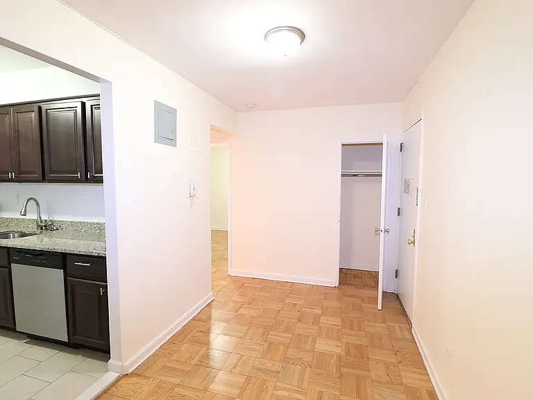 3415 Parsons Blvd #2S — Photo 6