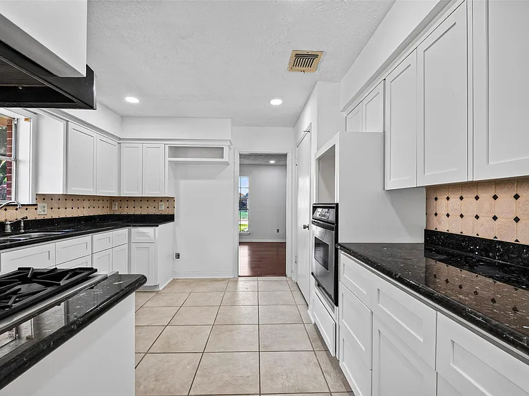 3910 Chile Dr — Photo 12