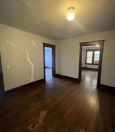5th image of 229 Clark St