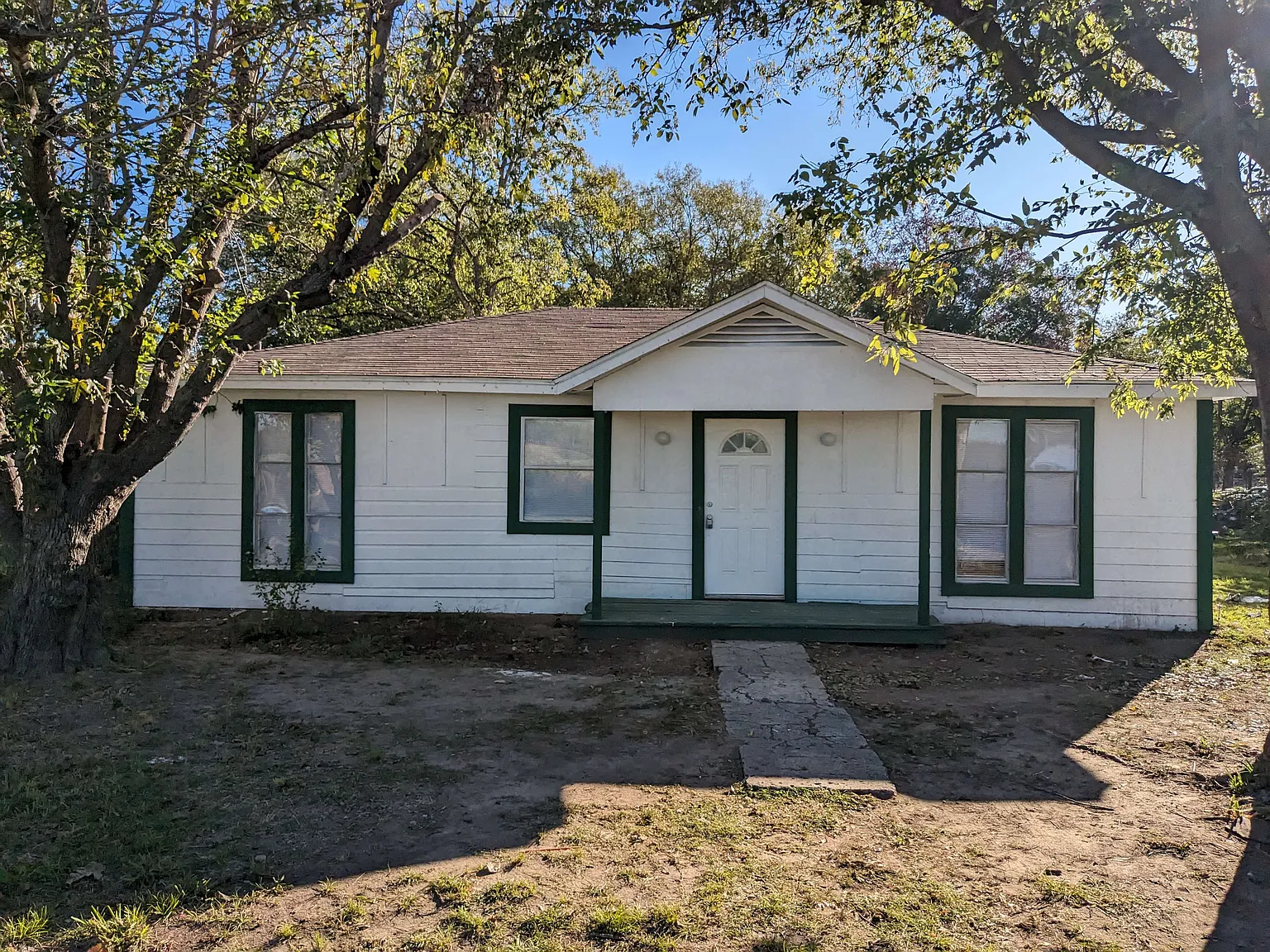 4 bed, 1.5 bath, 1700 sqft, $1,195 — Photo 1