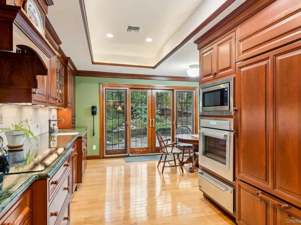 7 Short Path, Saint James, NY 11780