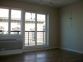 Rented by 462 Keap Street Leasing