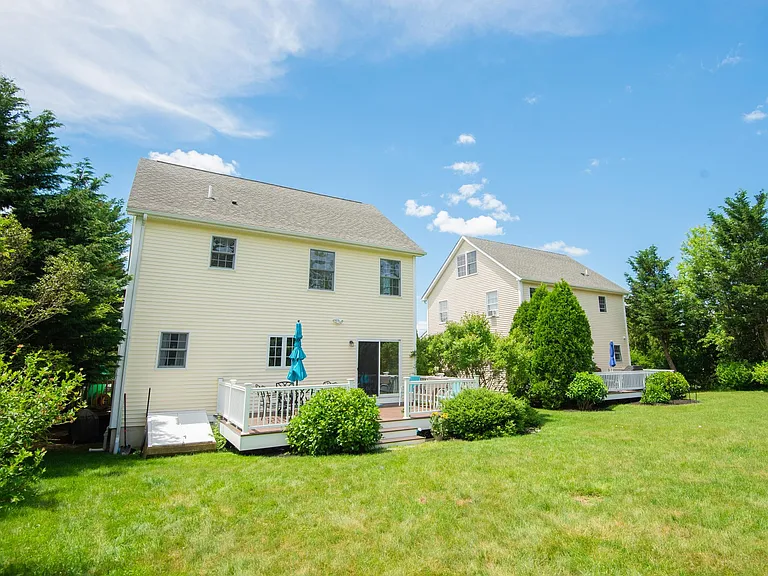 663 Aquidneck Ave — Photo 25
