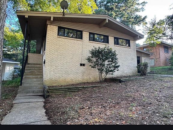 4th image of 19 Woodcliff Cir