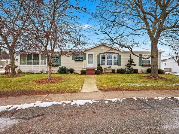 1330 Windridge Ln, Fremont, MI 49412