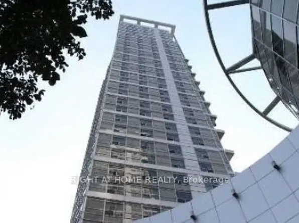 36 Lee Centre Dr, Toronto, ON