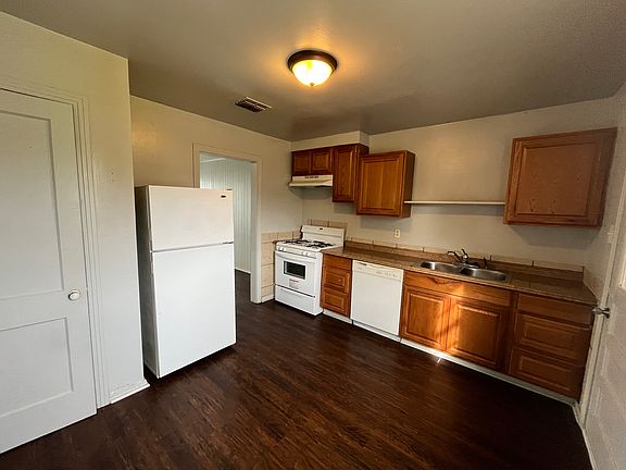 2nd image of 107 Magnolia Ct