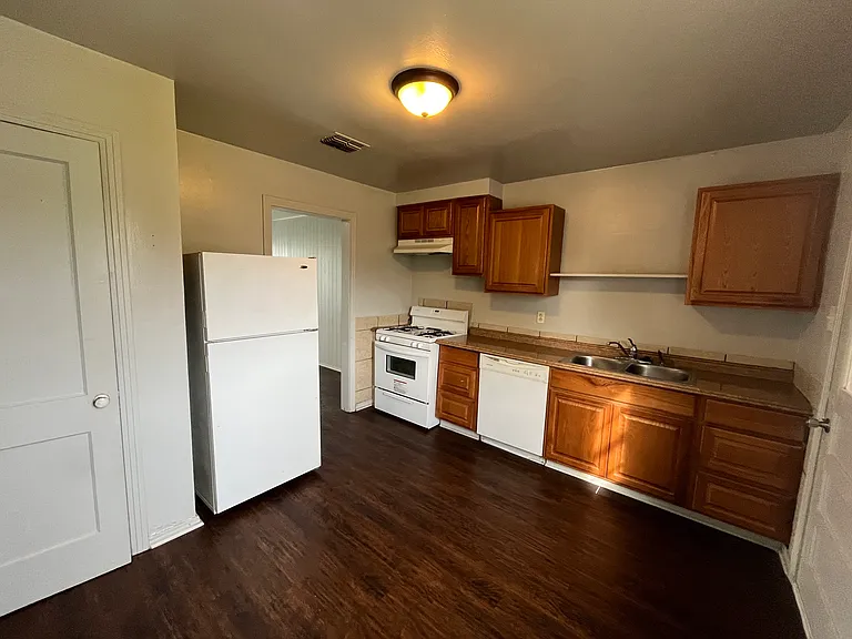 107 Magnolia Ct — Photo 2