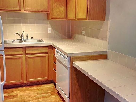 4th image of 1029 E 8th Ave APT 406