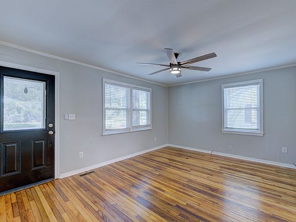 5th image of 322 S Kilbourne Rd