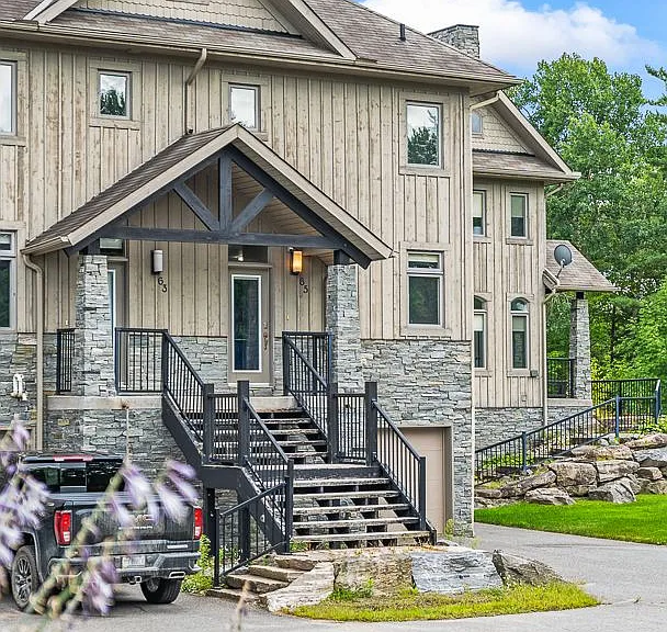 65 Rockmount Cres — Photo 2