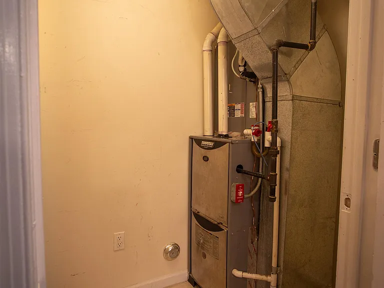 171 Clifford St #1 — Photo 23