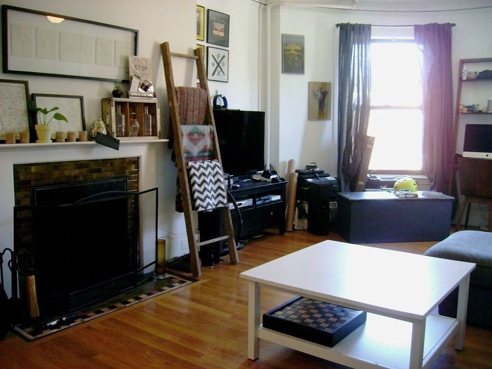 1st image of 924 Beacon St APT 6