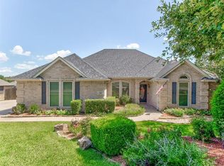 417 Lincoln Oaks Dr, Burleson, TX 76028