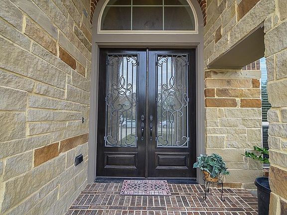 4th image of 2702 Carriage Hollow Ln