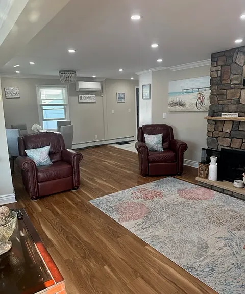 608 W Olive St — Photo 9