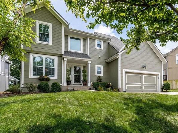 21701 W 49th St, Shawnee, KS 66226