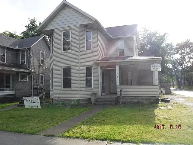 255 S High St photo 1