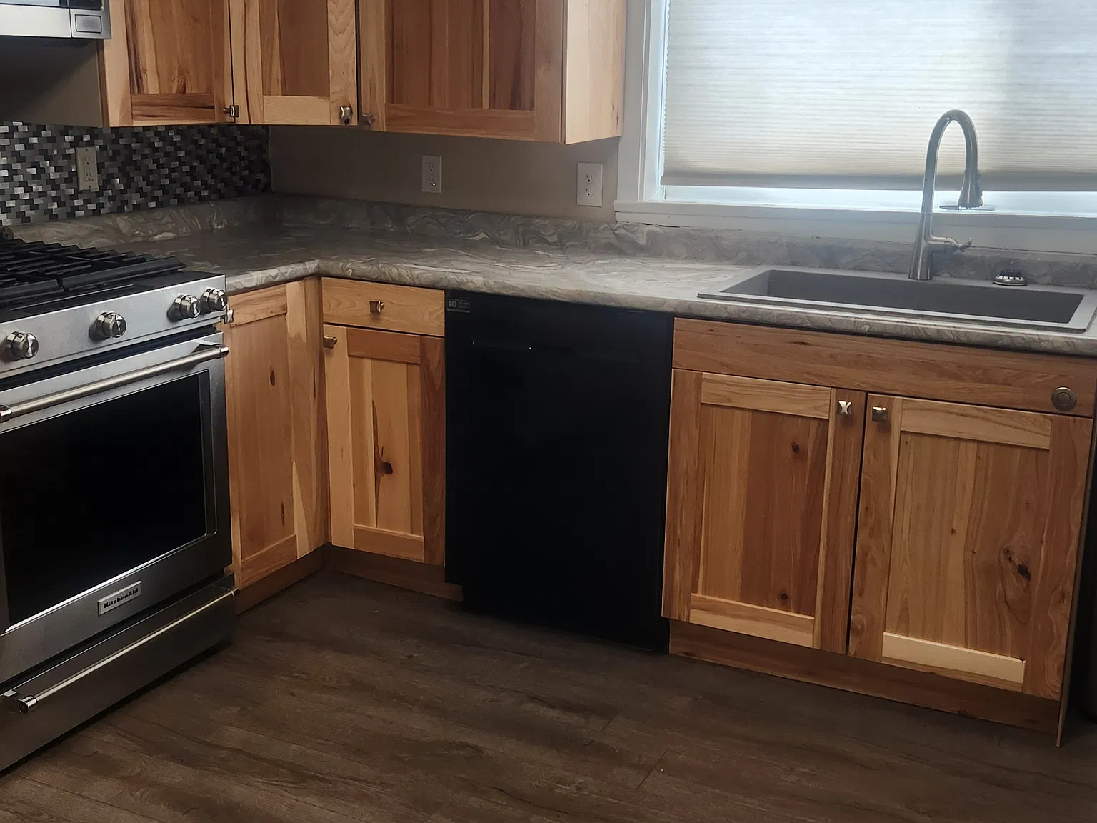 2 bed, 1.5 bath, 1410 sqft, $1,200 — Photo 2