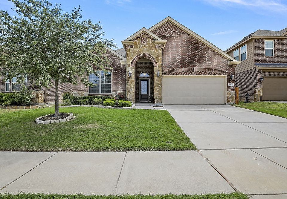 1st image of 928 Lake Sierra Way