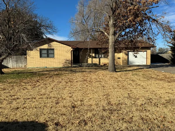 907 S Harrison St, Hugoton, KS 67951