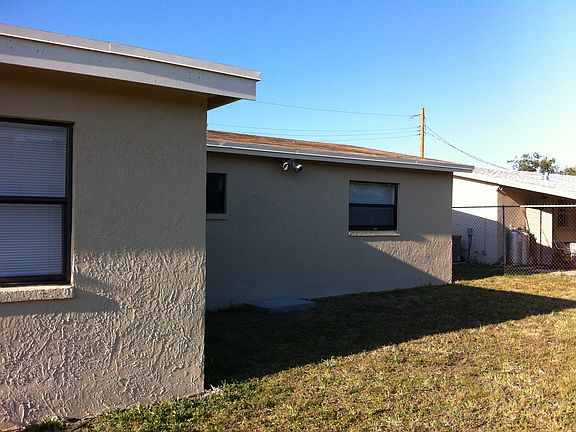 4th image of 3470 NW 17th St