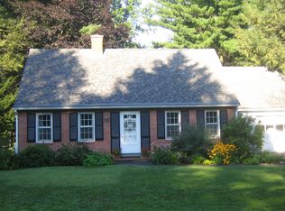 25 Blue Hills Rd, Amherst, MA 01002