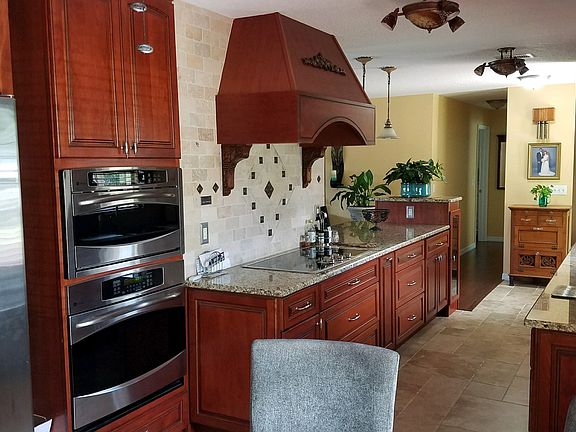 2nd image of 1128 E Lombardy Dr
