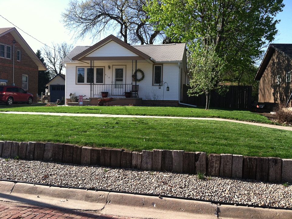 1st image of 610 E 12th St