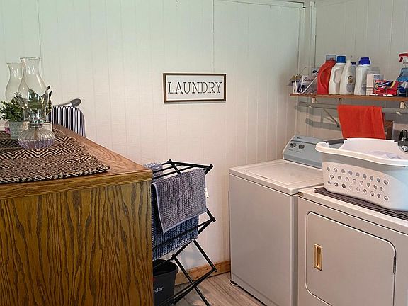 4th image of 16020 NW 100th Avenue Rd