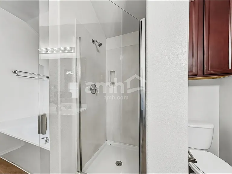 10702 Nantucket Dr — Photo 12