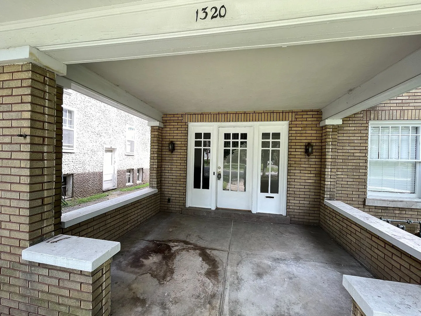 1320-1322 Main Street Duplex — Photo 2