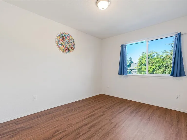 14414 E Burnside St — Photo 11