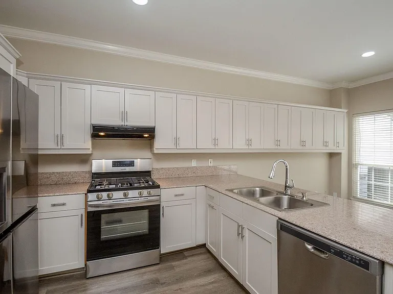 1307 Prospect St — Photo 17