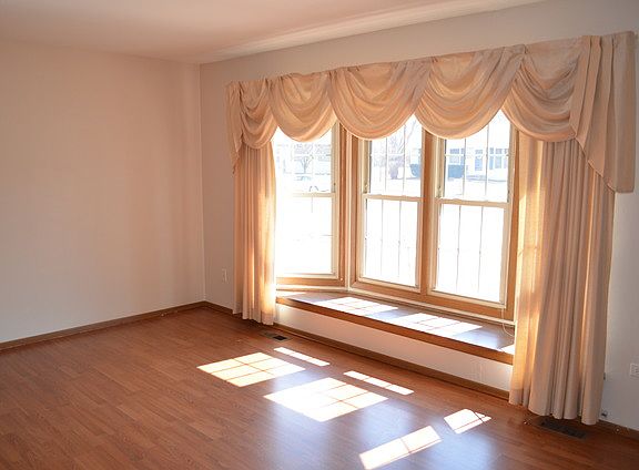4th image of 54 Dennison Dr