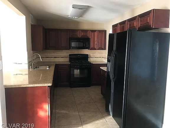 3rd image of 2821 Howard Dr