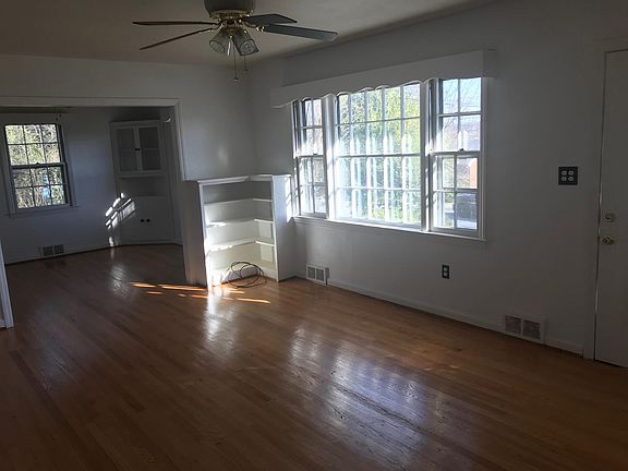 2nd image of 821 Lakeview St