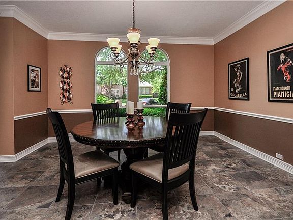 4th image of 2901 Shadywood Ln