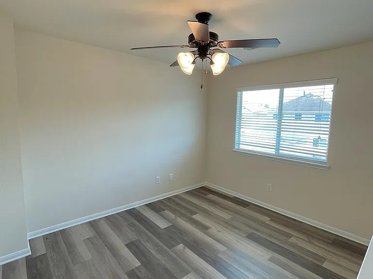 1755 Nichole Woods Dr — Photo 32